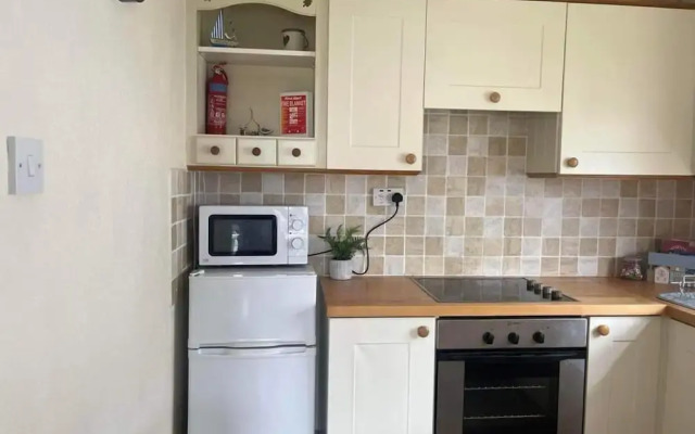 Seasideescape-2br-sleeps4-parking-petsok-fireplace