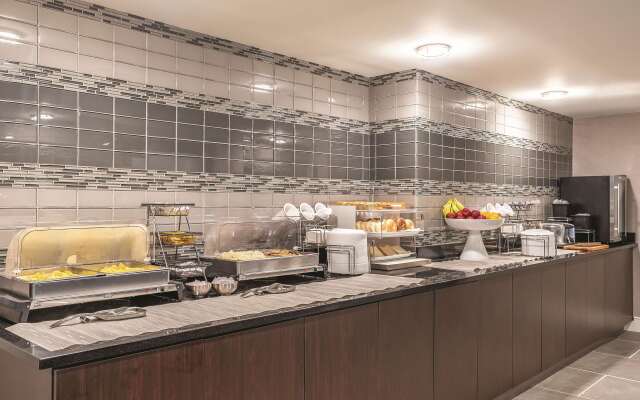 La Quinta Inn & Suites by Wyndham Columbia / Fort Meade