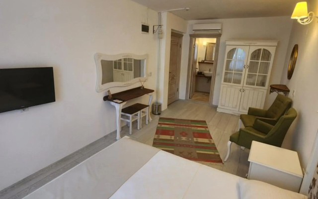 Tarcin Alacati Otel