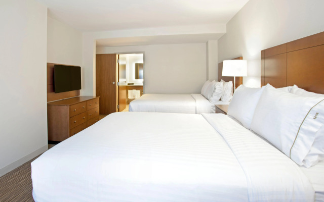 Holiday Inn Express & Suites Austin Downtown - University by IHG