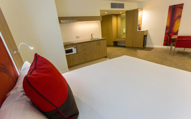 Novotel Sydney West HQ Hotel