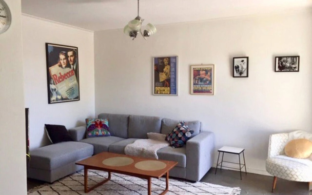 Charming and Spacious 2 Bedroom In Balaclava