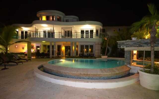 Luxury Villa in Sosua Center - 7 Beds/7 Baths
