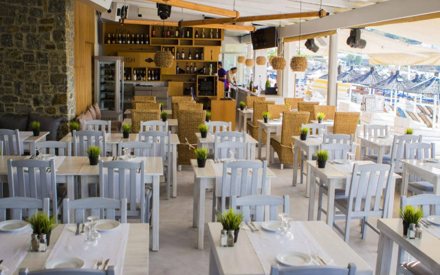 Kosmoplaz Beach Hotel