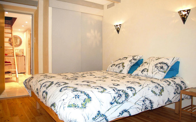 Lovely Stone House Withe Private Terrace, Le Pègue