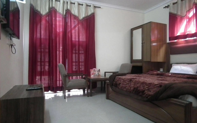 OYO 10229 Hotel Crystal