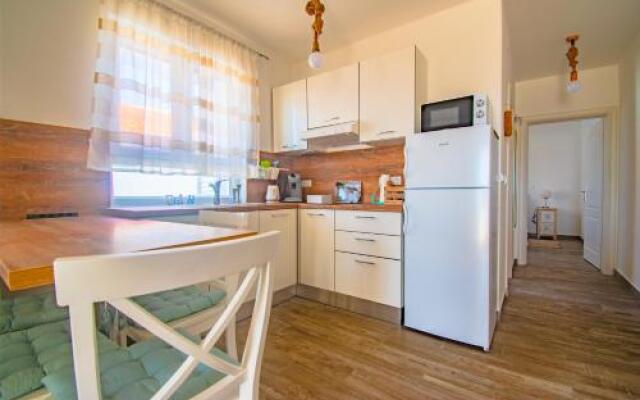 Marina Apartments Vir