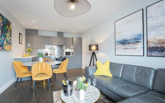 Elliot Oliver -Stylish 2 Bedroom Apartment With Parking In The Docks