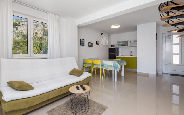 Awesome Apartment in Lukovo Sugarje With Wifi and 3 Bedrooms