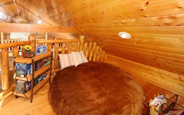 Howling Wolf - One Bedroom Cabin