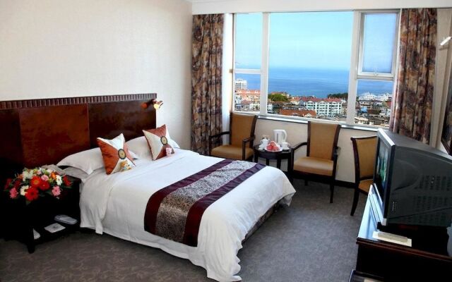 Yantai Celebrity Hotel