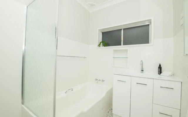 Sweet Caroline Sunny & Spacious Sleeps 6