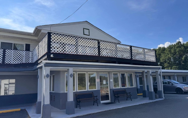 Whispering Pines by Hotel O Whitestone VA