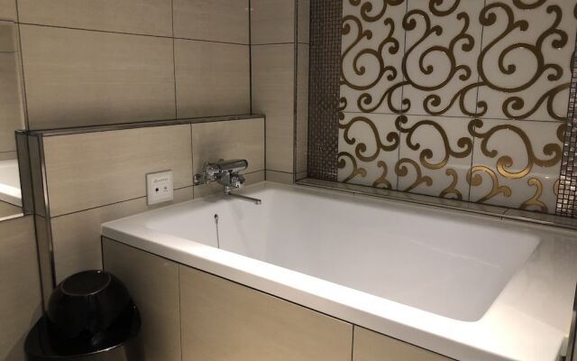 Hotel Raza - Adults Only