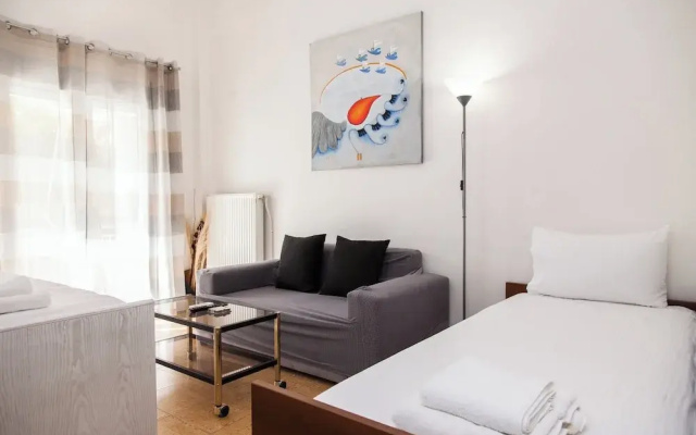 Cozy apt near Stavros Niarchos Park