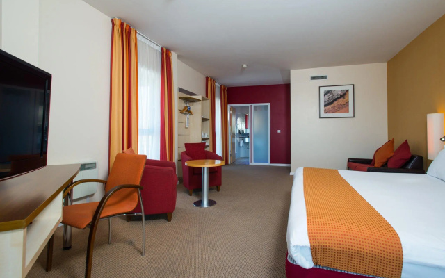 Holiday Inn Express Swindon City Centre by IHG