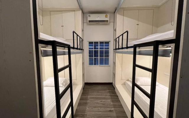 comfy crib hostel