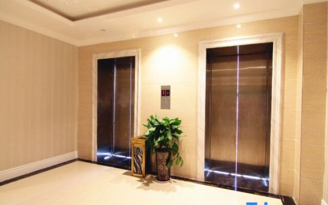 Shijia Fashion Hotel (Xinxiang East Railway Station)