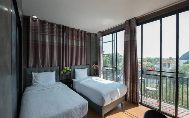 5 Chang Palace Hotel