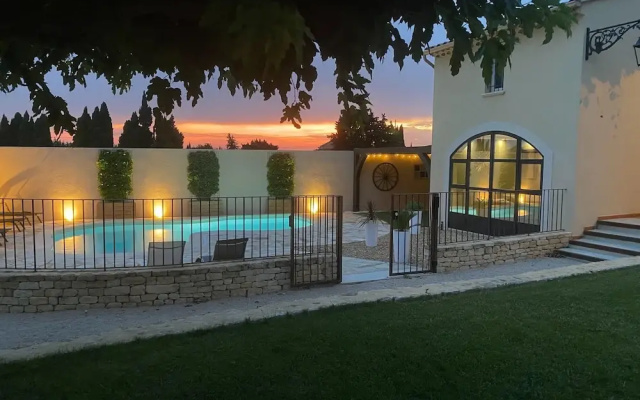 Farmhouse With Swimming Pool in Provence