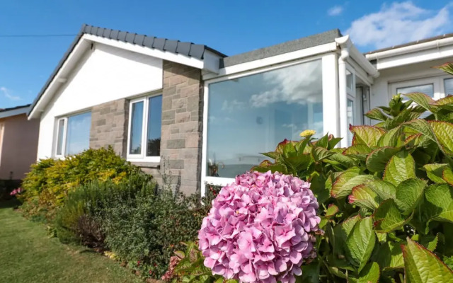 33 Weymouth Park