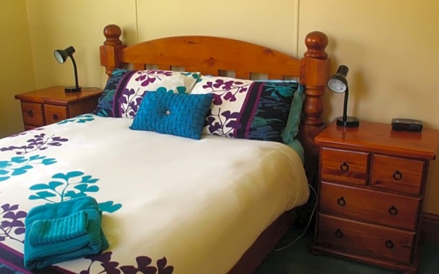 Blue Wren Riverside Cottage