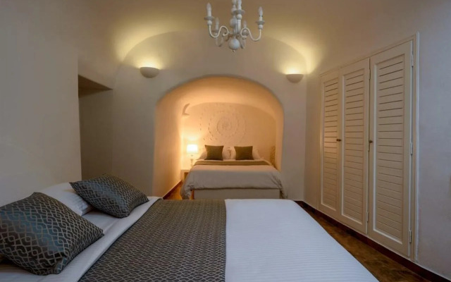 For All Seasons Mansion