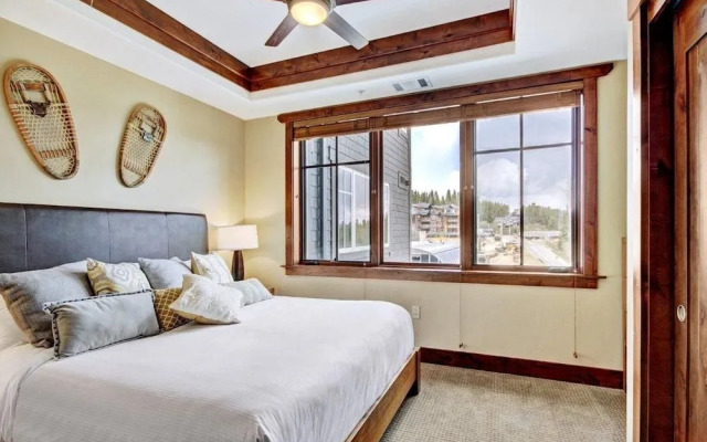 One Ski Hill Place S8322