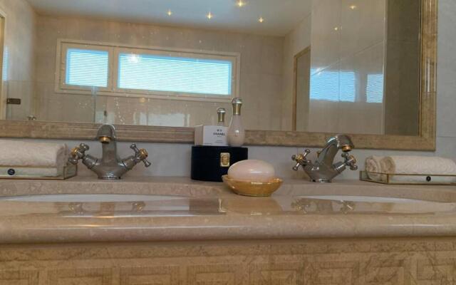 DOWNTOWN PENTHOUSE-SPA,sauna,3BR,seaview,free park