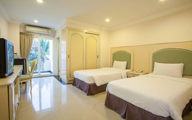 Hillton Holiday