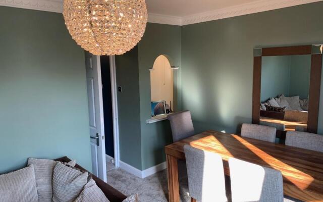 Stylish 2 Bed Penthouse in Trendy Pontcanna
