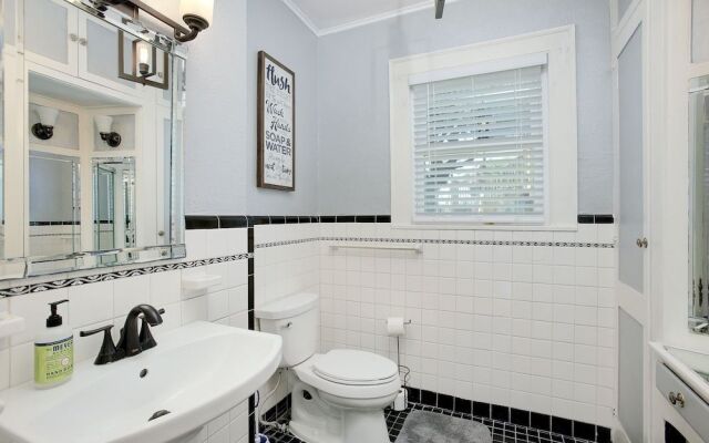 Asher House 4 Bedroom Home by Redawning