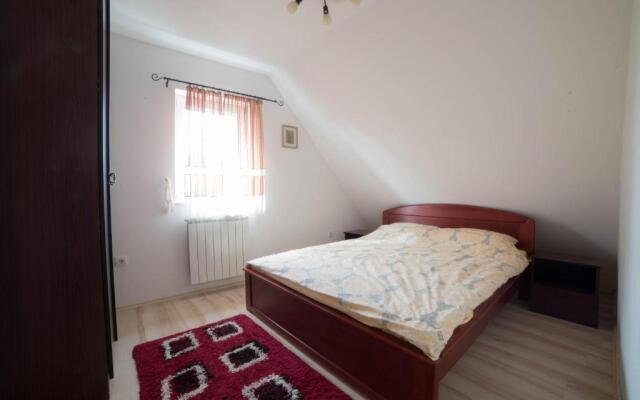 Apartmani Snezna Kuca