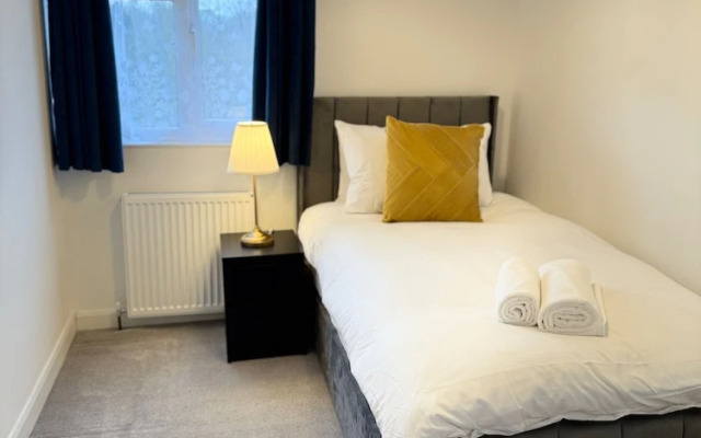 Harlow Cozy 3-bed House Retreat