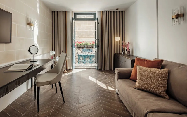 1926 La Galerie Boutique Art Suites