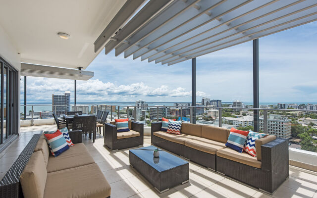 Darwin Executive Suites & FREE CAR