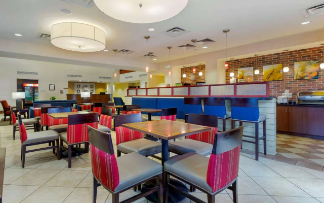 Comfort Suites Charleston West Ashley