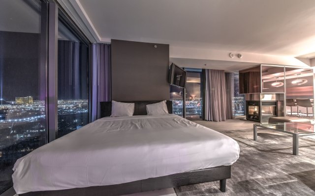 StripViewSuites at Palms Place