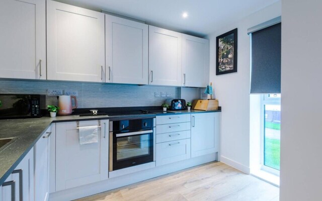 Immaculate 3-bed House in Salford