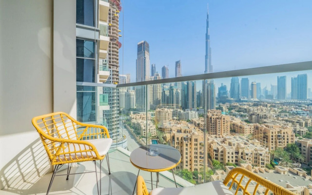 Glamorous Apartment Facing Burj Khalifa