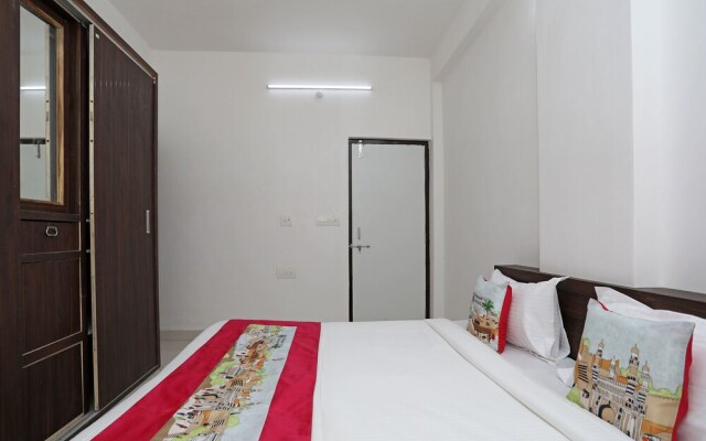 OYO 10059 Home Modern 2BHK Gulabh Bagh