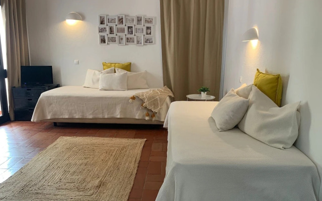 Nice Terrace Pool Studio