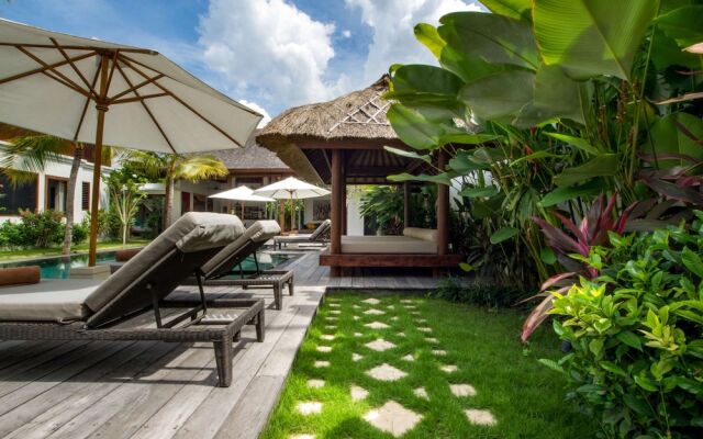 Luxury 12 Bedroom Villa With Private Pool, Bali Villa 2081