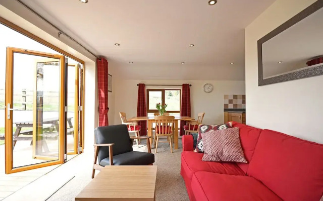 Bright, tranquil cottage