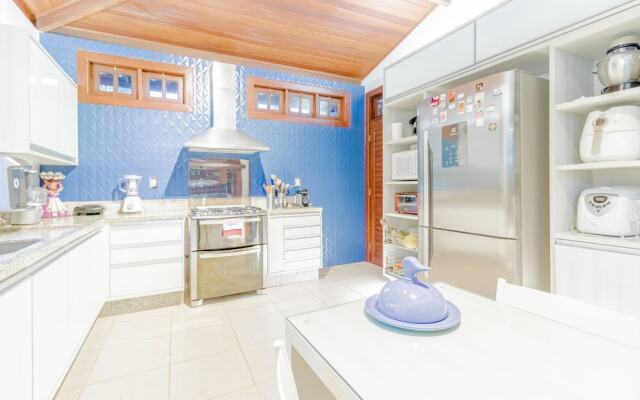 PF41 House 6 Bedrooms 300m from the Sea
