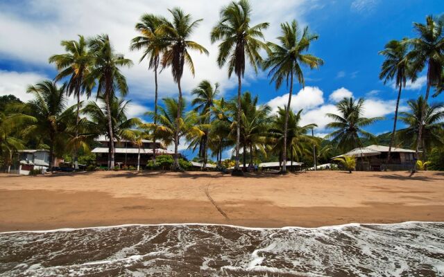 Playa de Oro Lodge
