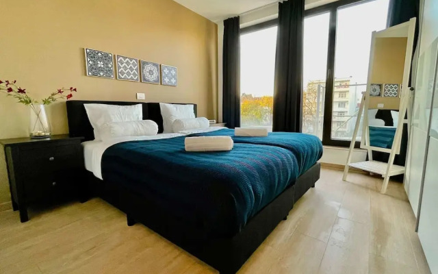 Modern 2BR 1.5 BA Near Diamond District by Oneluxstay