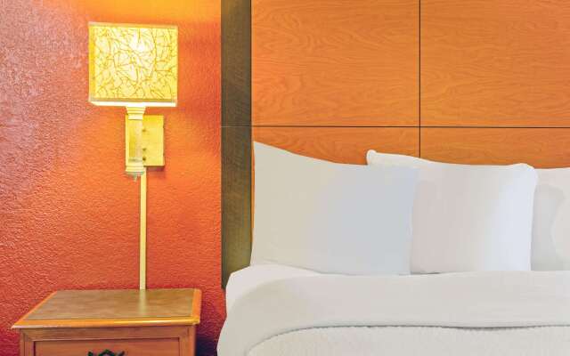 La Quinta Inn by Wyndham Victoria