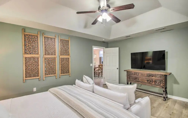 Cozy-modern Pensacola Home: Large Yard, Grill