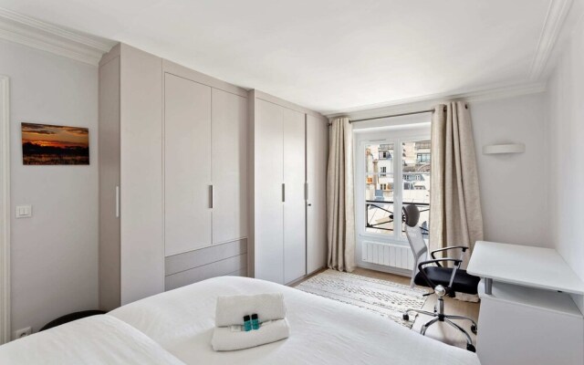 Modern Apartment Near Opera Garnier